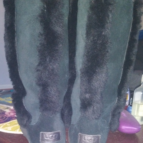 Uggs - Picture 4 of 7